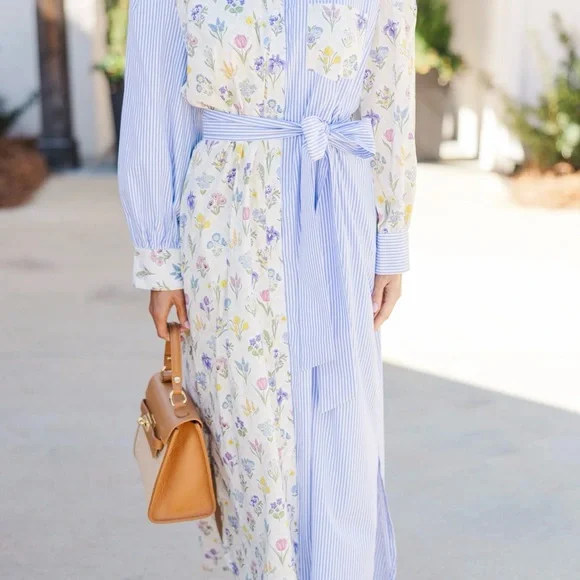 NWT Chic Floral Maxi Dress with Blue Accents - Large - Picture 4 of 5